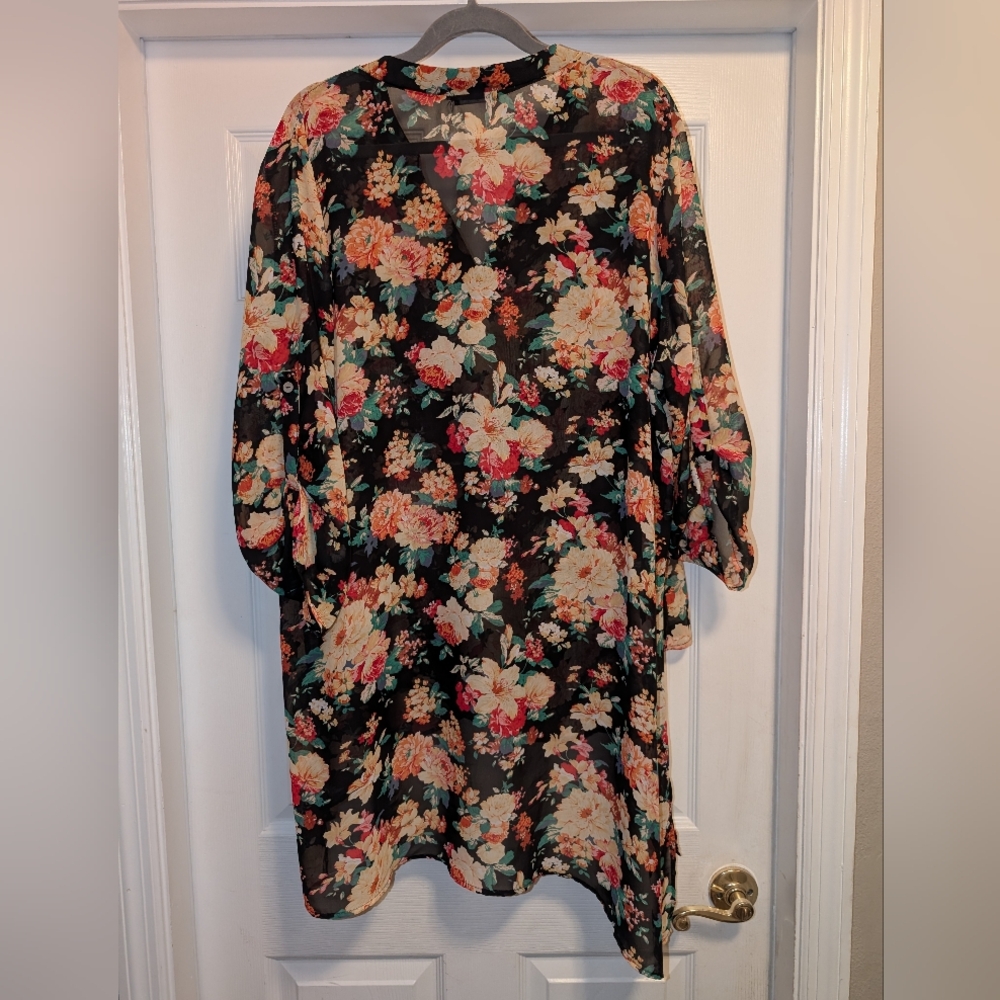 Cha Cha Vente Asymmetrical Floral Blouse! SO Cute! Size 3X-Black and Multicolor